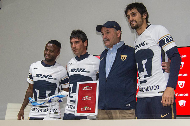 Pumas presenta a Aluztiza, Asprilla y Arribas