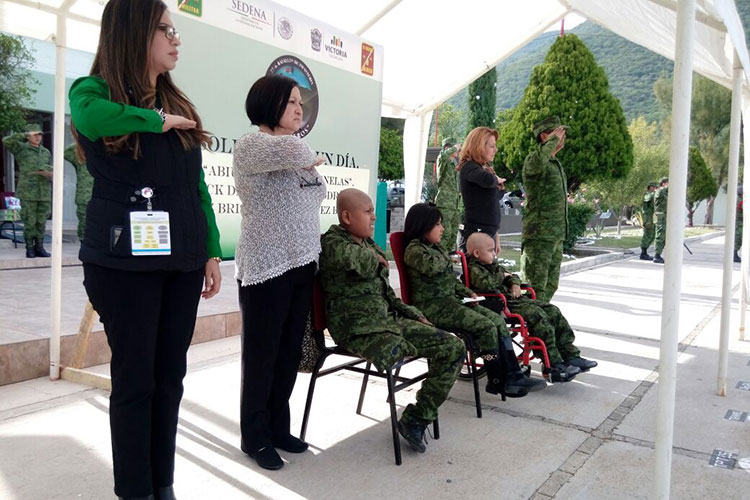 Cumplen su sueño de ser militares por un día
