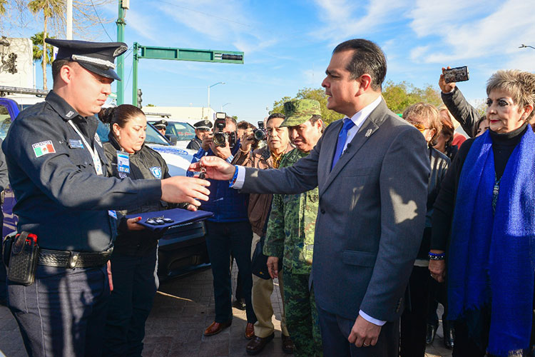 Entrega alcalde seis patrullas nuevas y equipadas a Tránsito