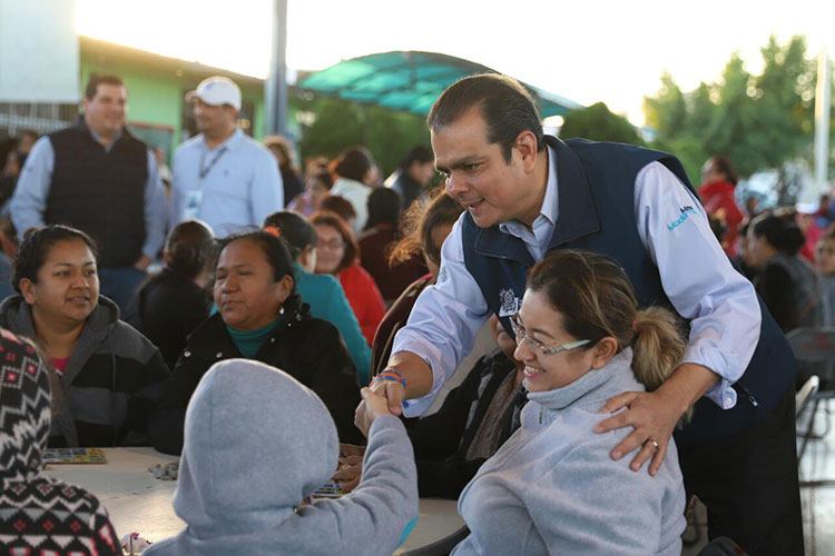 Dialoga alcalde con vecinos de la colonia Los Fresnos