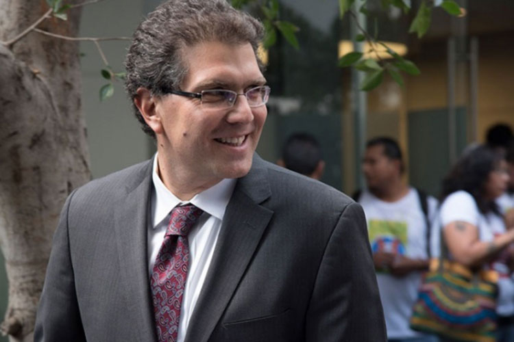 Llama Ríos Piter a lanzar candidatura independiente única a la presidencia