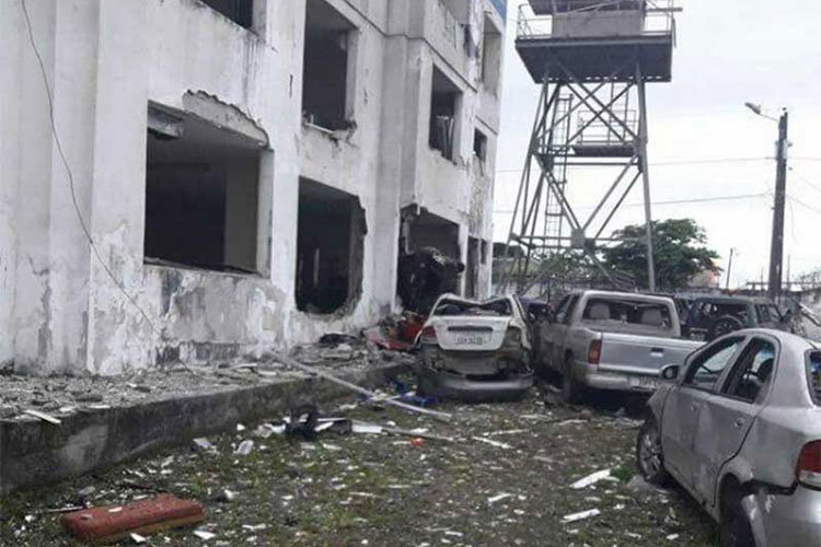 Coche bomba destruye cuartel policial en Ecuador; hay 13 heridos