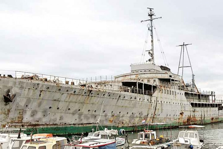 Renovarán yate de Tito; será un museo