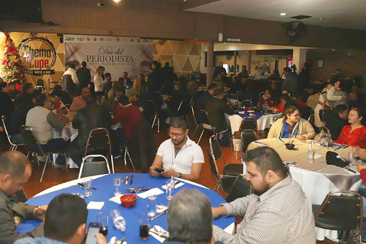 Convive Rivas con periodistas en conmemoración de su día
