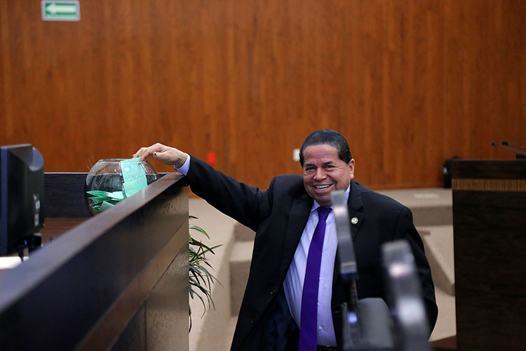 Preparan ‘licencia’ cuatro legisladores