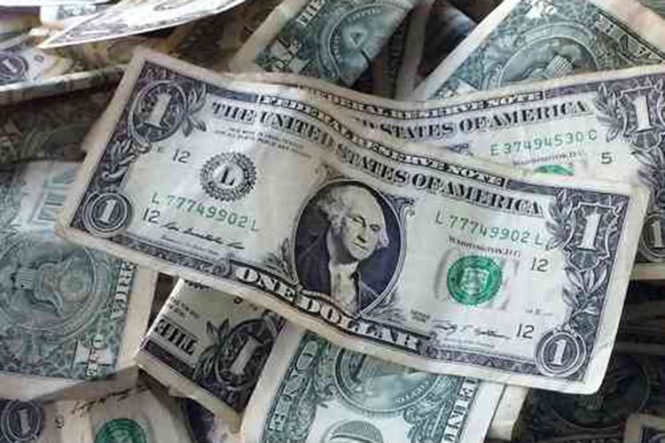 Peso cae por temores a medidas proteccionistas en EU