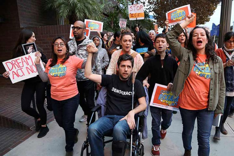 EU reinstala DACA tras orden judicial