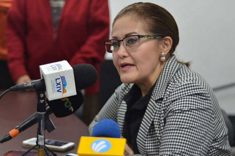 ‘Tranquila’ y ‘contenta’ regresa Eva Cadena a Congreso de Veracruz