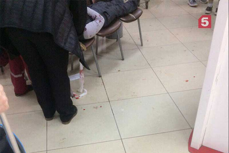 Pleito a cuchilladas en secundaria rusa deja 15 heridos