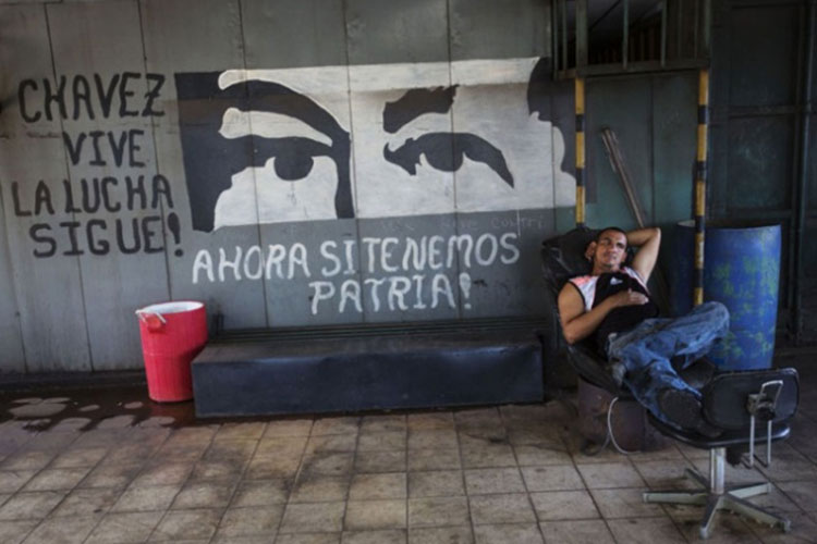 Reactivan cuenta de Hugo Chávez en Twitter