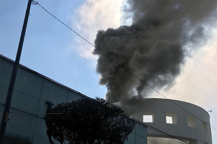 Se registra incendio en Plaza Universidad en la CDMX