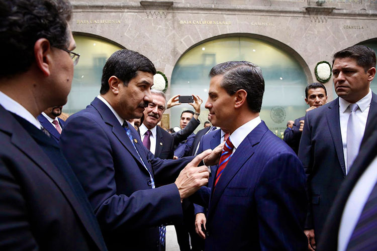 Corral acusa; Peña Nieto responde; señala recorte a presupuesto