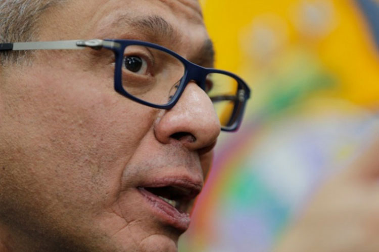 Cesan a vicepresidente de Ecuador