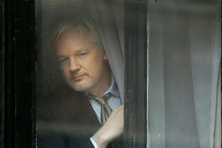 Dan a Julian Assange número de identidad ecuatoriano, reportan