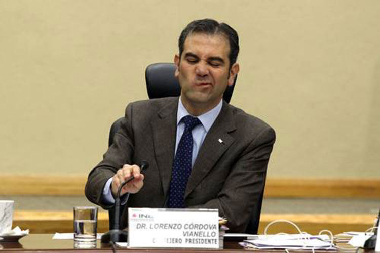 Impone INE multas de casi $37 millones por triangulaciones de dinero en 2012