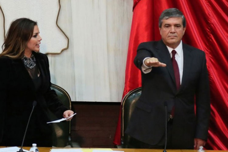 Asume gobernador interino de NL, en sustitución de ‘El Bronco’