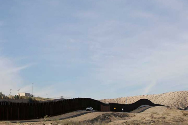 Pide Trump 18 mil mdd al Congreso para expandir muro fronterizo
