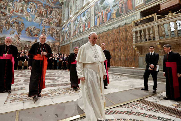 Advierte Papa por la crisis en Venezuela