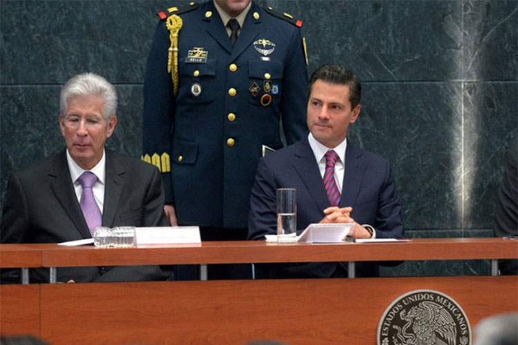 Peña Nieto reconoce desafíos y destaca avance económico