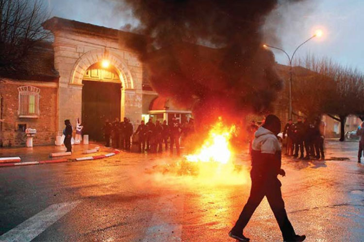 Sigue el bloqueo de cárceles galas