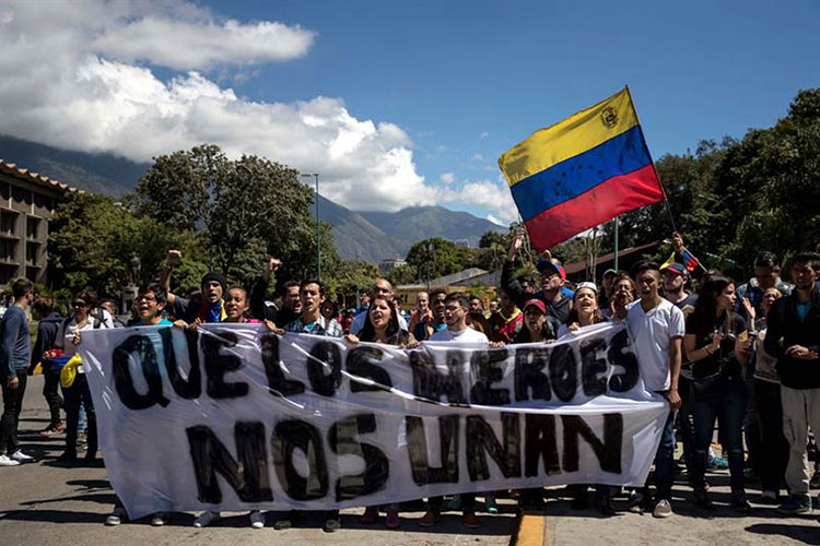Dispersan protesta por muerte de expolicía rebelde venezolano