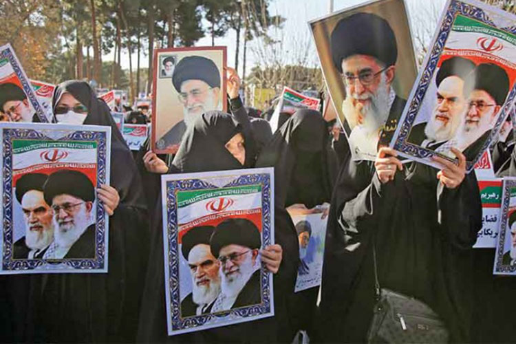 Decenas de miles marchan en Irán en apoyo al gobierno