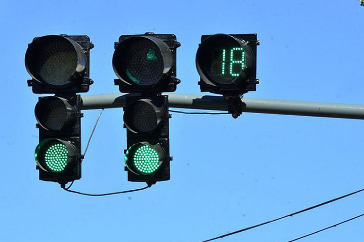 Proponen instalar semáforos LED en Victoria