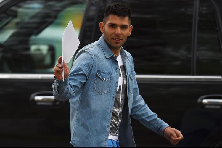 Silvio Romero se va del América