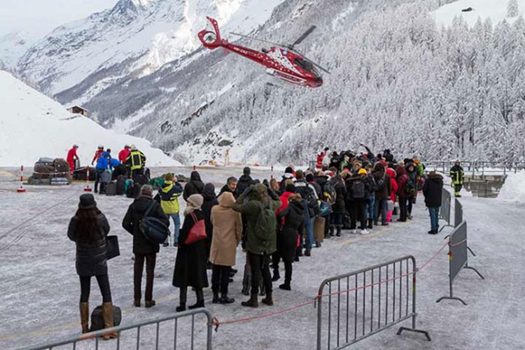 Fallan intentos por evacuar a miles de turistas varados en Suiza