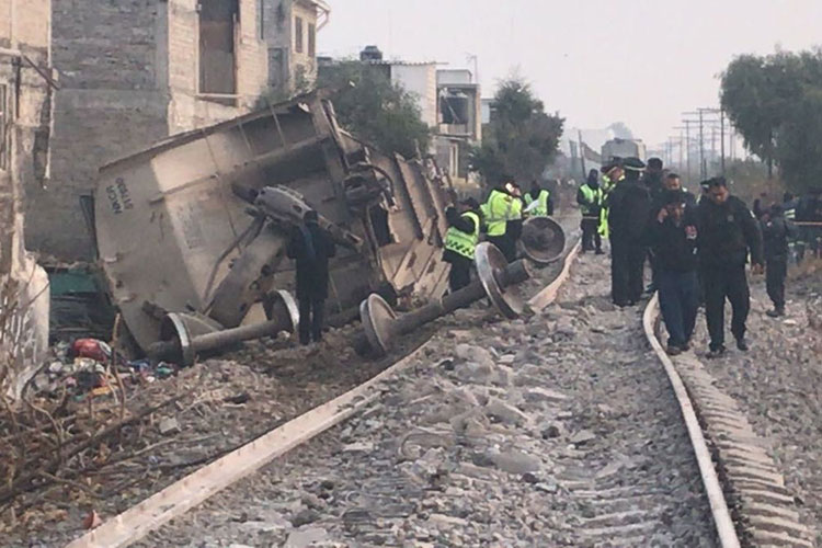 Descarrilamiento de tren deja al menos 5 muertos en Ecatepec