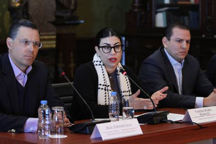 Hacienda: Corral extorsiona para obtener recursos