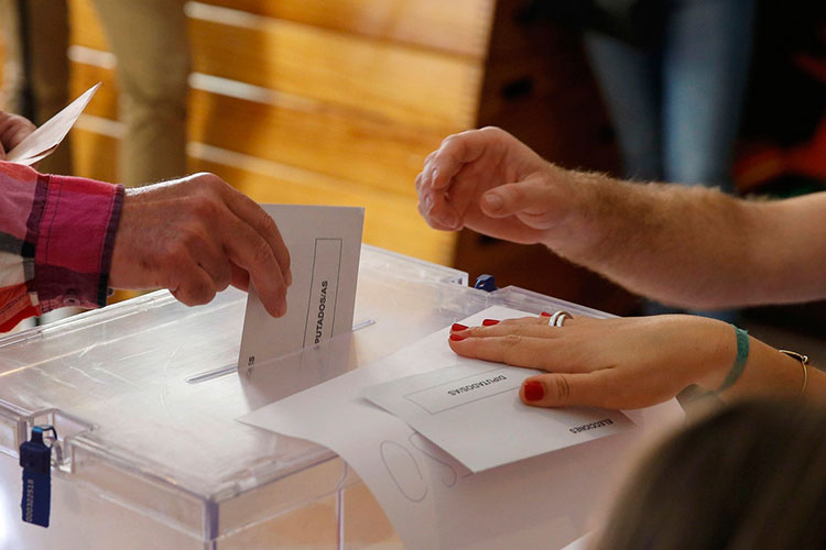 Diputados federales y Senadores se podrán reelegir