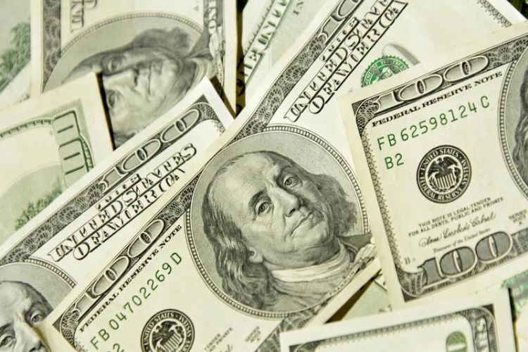 El peso gana y corta racha de dos semanas de pérdidas