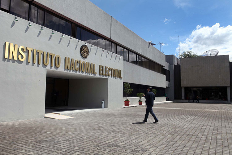 INE designa a más de 45 mil capacitadores y supervisores electorales