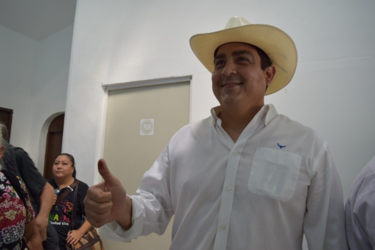 Renuncia Ismael García al CDE del PAN