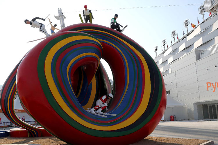 Entre bailes y canciones, reciben a norcoreanos en Pyeongchang