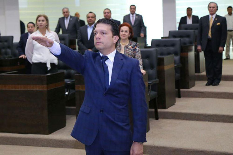 Toma protesta René Cantú como Diputado Local