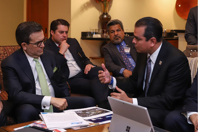 Presenta alcalde proyectos al secretario de Economía