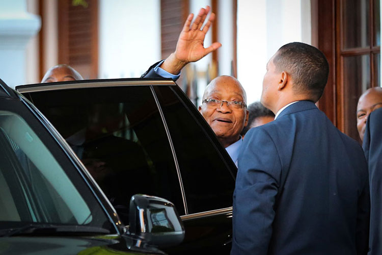 Fijan plazo para decidir sobre 783 cargos contra Zuma