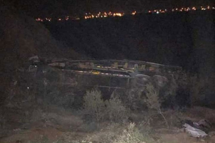 Autobús cae a abismo en Perú; al menos 30 muertos