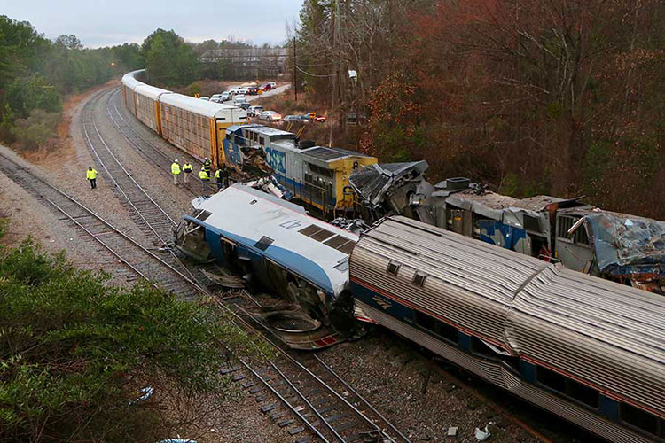 Choque de trenes en EU deja al menos 2 muertos