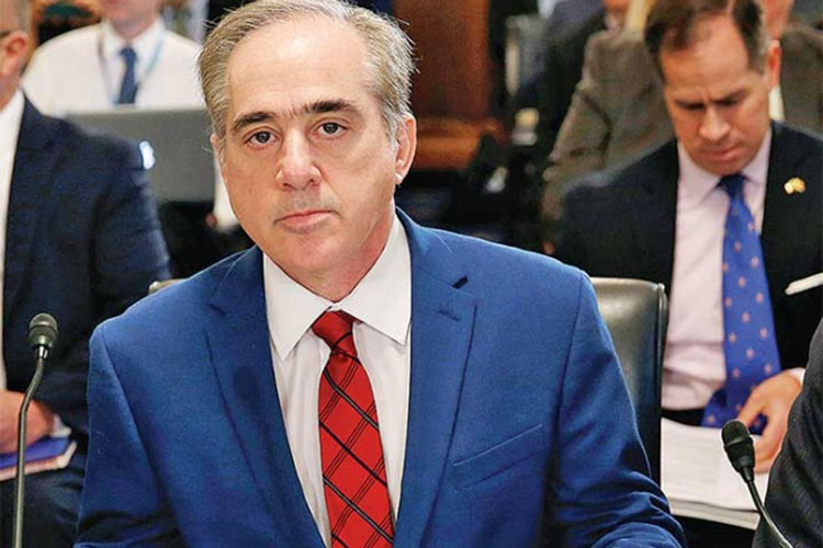 David J. Shulkin no dimitirá tras desvío de dinero