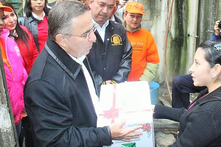 Dobletean apoyos por error en Ciudad Madero