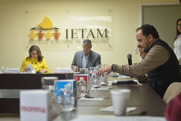Panistas van a las urnas el domingo
