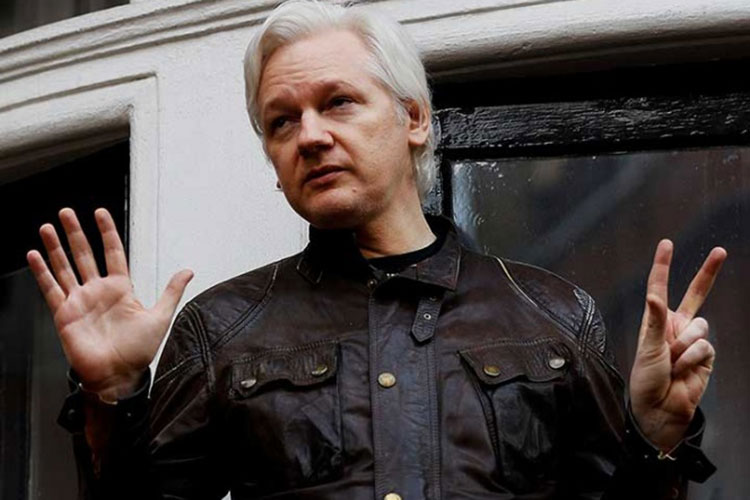 Justicia británica mantiene orden de arresto contra Assange