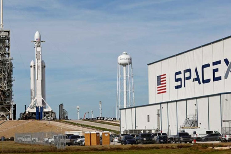 Expectación en EU por lanzamiento de súper cohete