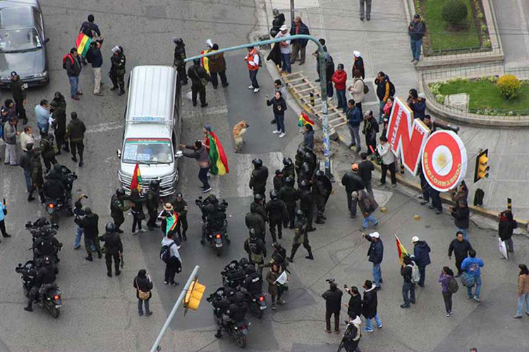 Bolivia se paraliza por marchas a favor y en contra de Evo Morales