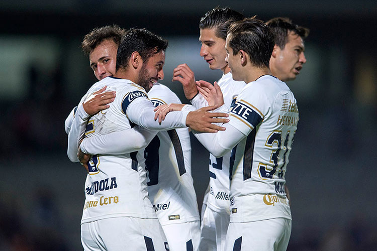Pumas ahuyenta a los Lobos; América golea a Saprissa