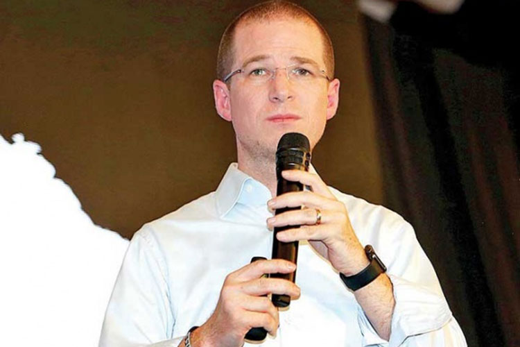 Critican presunta triangulación de Ricardo Anaya