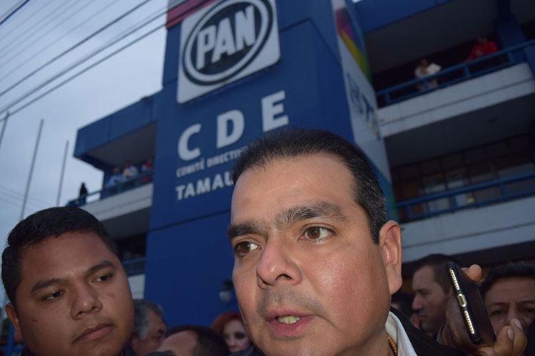 Se registra Enrique Rivas para ir por la reelección